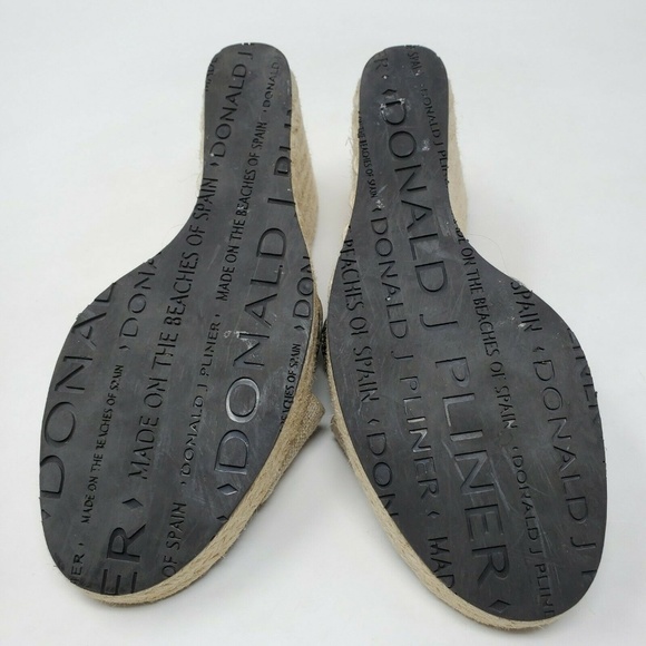 Donald J. Pliner Tan and Black Wedges - Picture 10 of 10